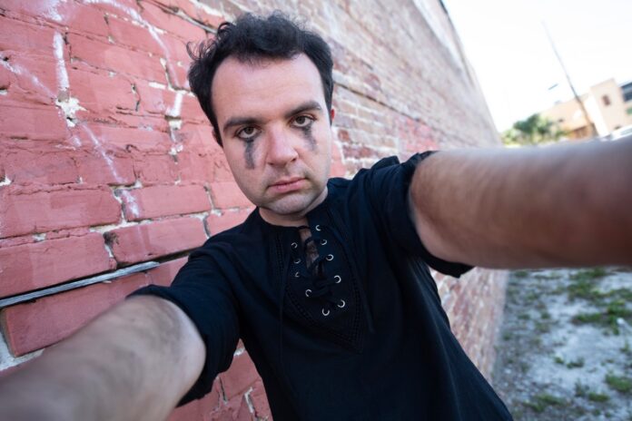 KIND VILLAIN Captures the Chaos of Overthinking on Explosive New Single 